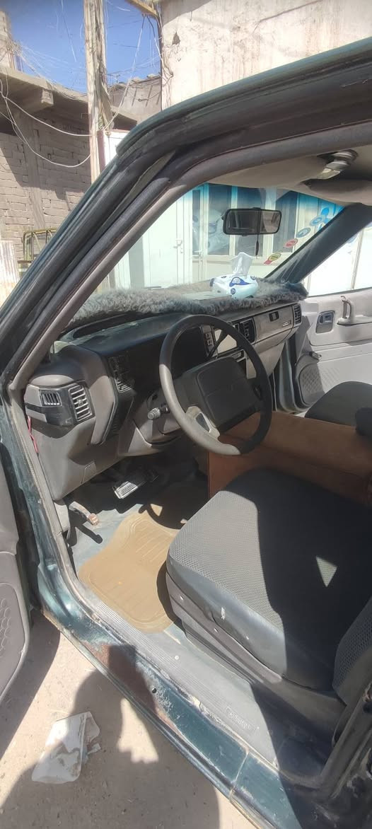 كلايزر قصيره سبعه راكب مصبوغه عام  كشنات منفصل داواخل نظيفه  ماكو تبريد  مكينه كامري ابو الچف  سنويه تنتهي 27 رقم كركوك مشروع وطني باسم ابن عمي تحويل مباشر.  مكان السياره البصره الزبير  
*********** الزبير, البصرة
