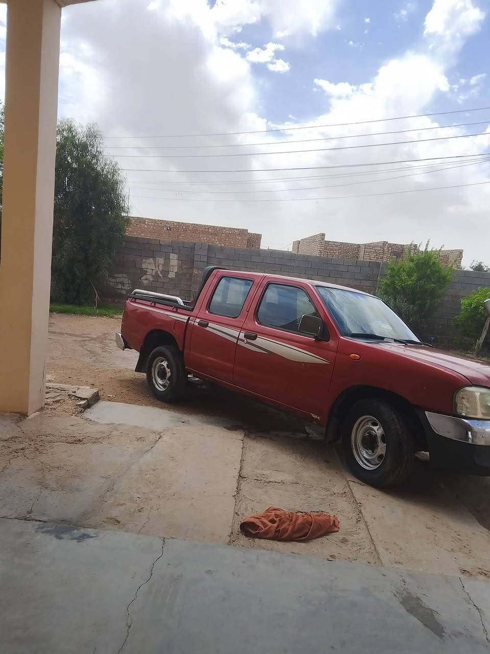 بسم الله اخوان نيسان 2009 كير اكسل محرك خير من الله السياره حلوه ونضيفه مكاني الرمادي رقم انبار رقم ألماني كير ومحرك مال 2013  تخم تاير دوشمه جديده تحويل مباشر سنويه بعدها ماساقطه السيارة بيها صبغ للاستفسار اتصل ***********
