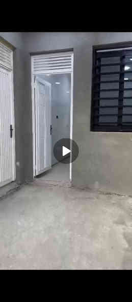 السلام عليكم بيت للبيع مساحته 150 متر طابو زراعي سند 25 طابقين الطابق الاول غرفتين  نوم وهول وصاله ومطبخ وصحيات والطابق الثاني غرفتين نوم وهول وصحيات وطارمه ومنور بناء حديث درجه اولى شارع ثمانين الشارع الرابط بين شارع ثمانين وشارع 100 خلف مخزن السيراميك موقع مميز قريب من التبليط تفاصيل اكثر مكتب حكيم عبدالله للعقار والمقاولات *********** بي واتساب أو خاص موجود
