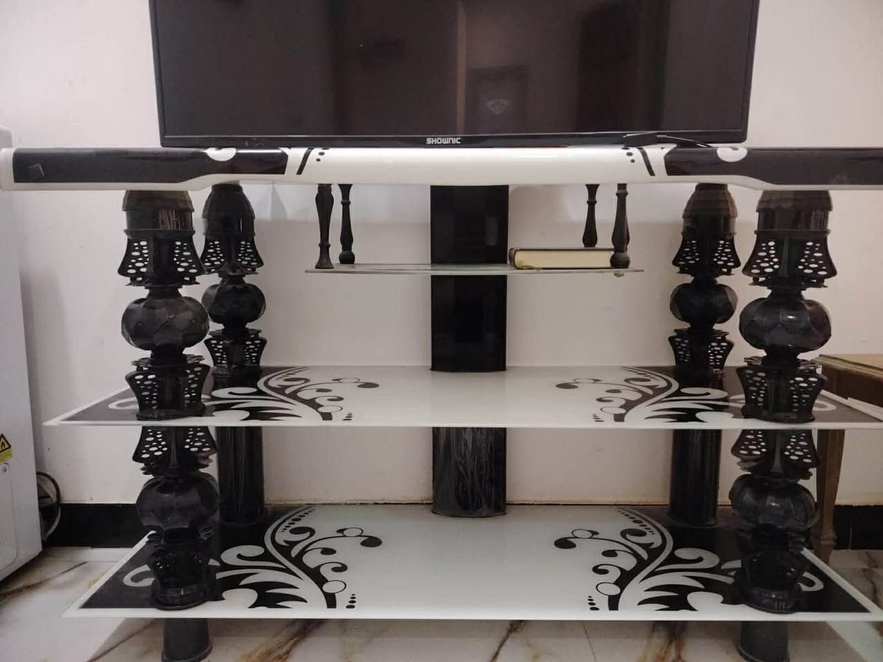 عندي نص تخم 150ميز تلفزيون 60  مكاني الغزالية ***********  وبيه مجال
