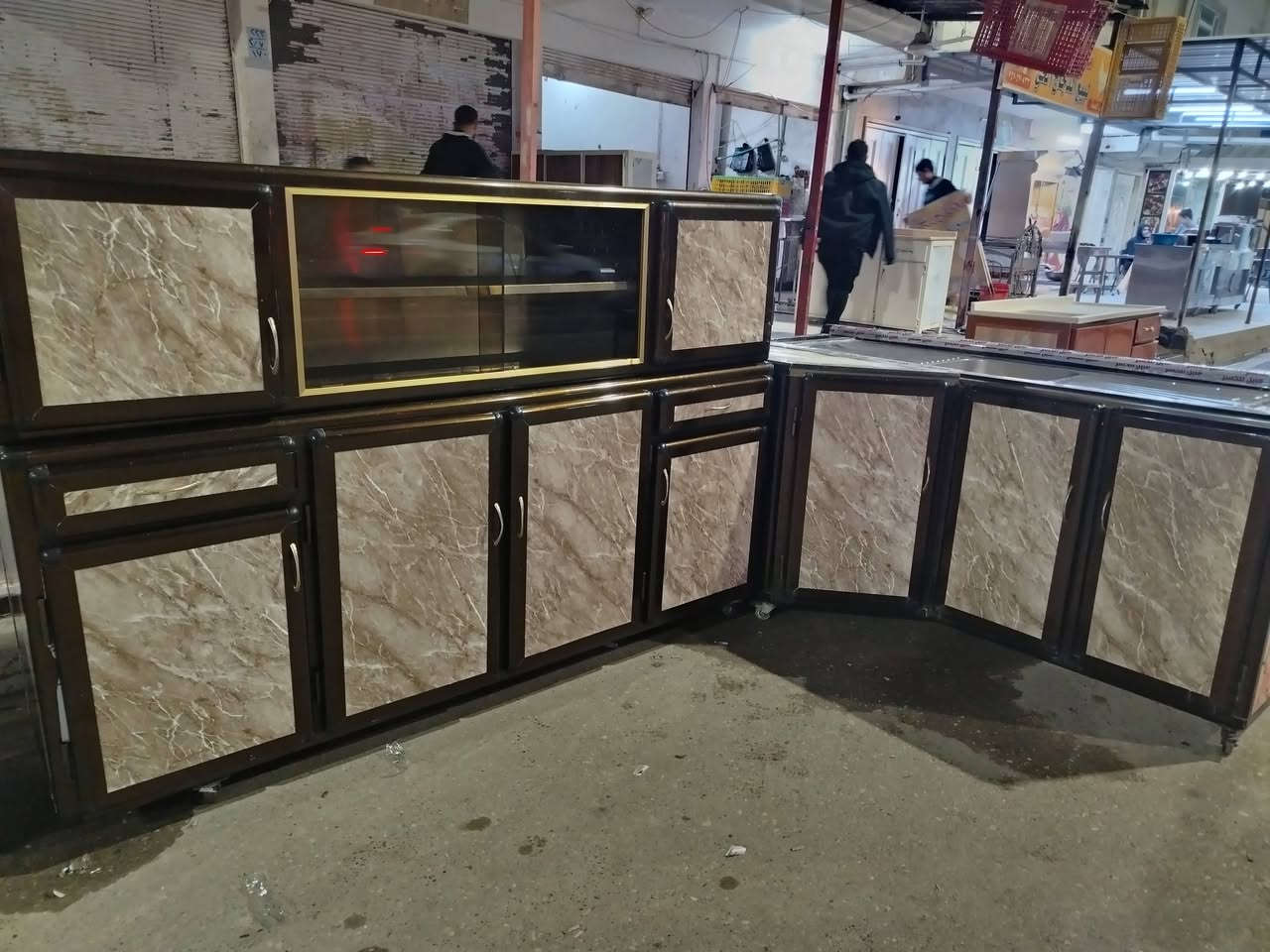 للبيع كونتر ارضى ملحق مترين نضيف شغل تقيل سنك زويه سعر ٢٧٠ بي مجال *********** اسيا *********** مكان رشيديه
