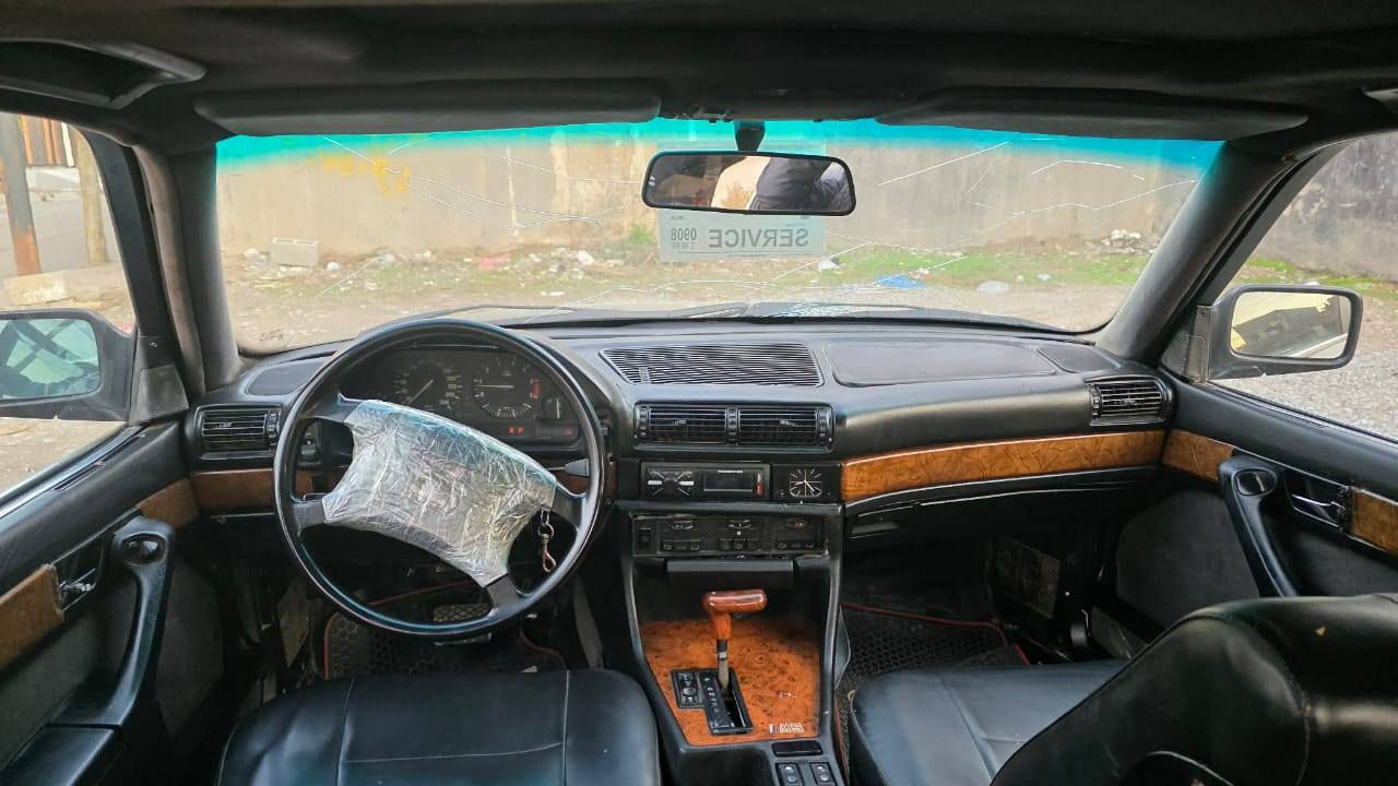 يا الله سلام عليكم للبيع بي ام  حجم 735 لون اسود مكفوله من حادث ڰير اوتو ماتيك كشانه جلد غرفه جديده تخم تاير تخم ويل كروم كهربائيات خير من الله حداديه جديده سياره ماناقصه اي شي كير مكينه بل شرط رقم اربيل شرط التحويل والوكاله سعر 48 بي مجال او مراوس بيئم حجم 500 رقم الهاتف ***********
