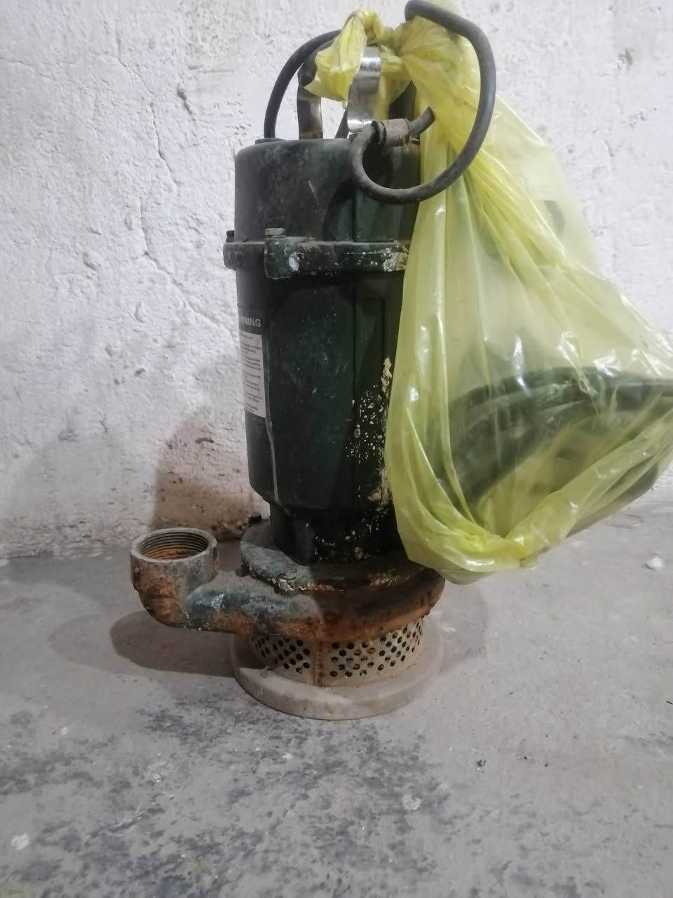 اسلام عليكم شواية سمك طول 5متر عرض 75سم ارتفاع الكلي متره وثمانين +غطاس ماء طوافه قدرة الغاطس 2نج+سكافات سمك عدد 15 العنوان بغداد الوزيرية الاستفسار الرقم *********** علي المياحي ابو فهد
