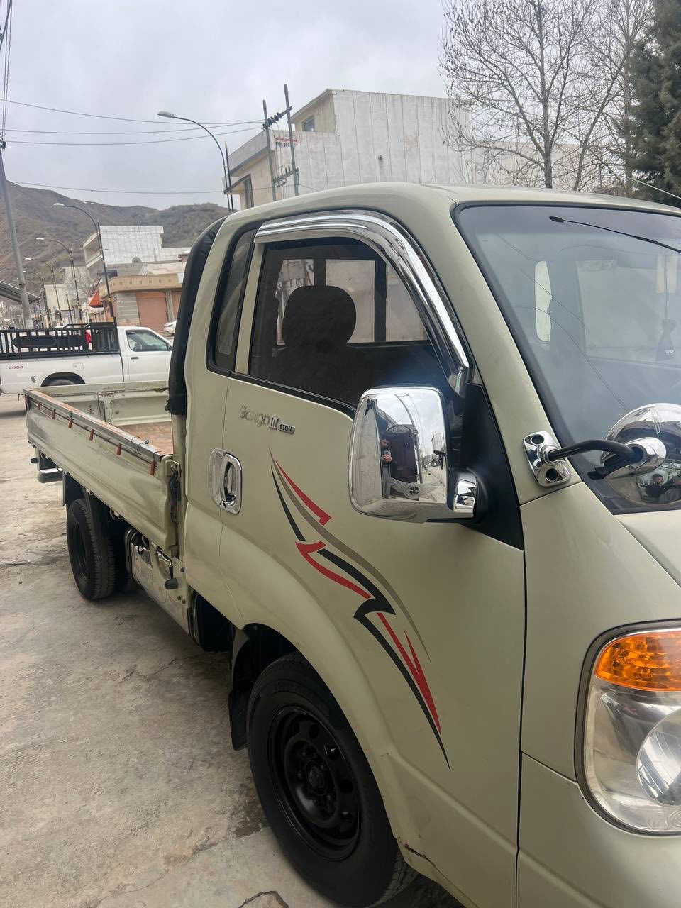 سەرەتا بەناوی خوای گەورە کیا بۆنگۆ بۆ فرۆش 
سەیارەکە زۆر جوانو نازدارە بۆیاخی بیلادیە 
مۆدیلی 2008
مەکینە سپی پەمپو نۆزلە 
تەقەو رەقەی بەشەرت 
کێرو مەکینەو عەکسلی بەشەرت براوەکەی جاک کراوە 
ناوبۆدی تیایە 
ژ.م***********
