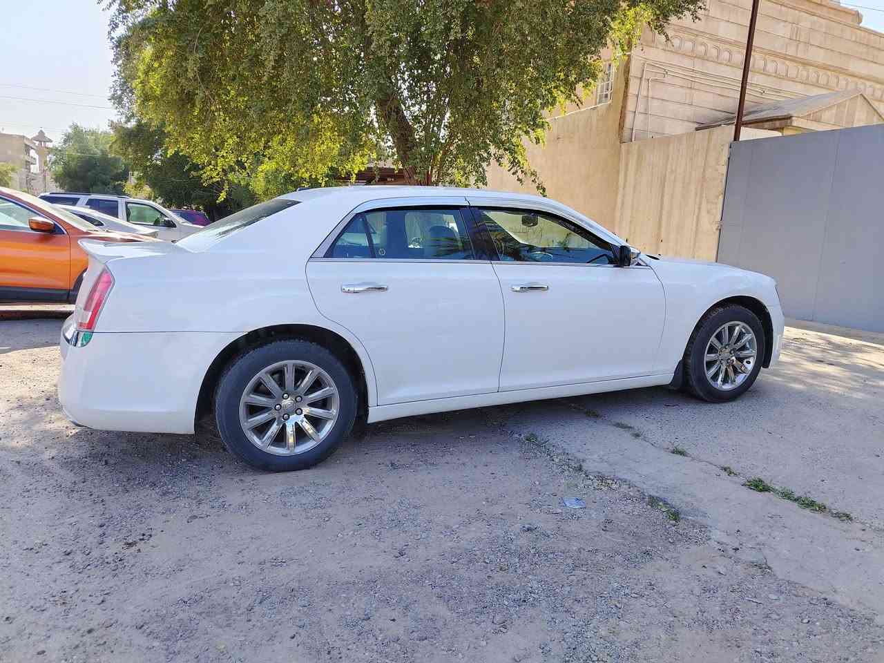 السلام عليكم شباب عندي اوباما ٢٠١٢ للبيع وارد كندي
السيارة كلين ماعدا بارد مكانين واكو فيديو شارح بي ويا سونار رقم أربيل بسمي
السيارة استخدام شخصي 
محرك ٣٦٠٠
كير طيارة ٨نمر
كشنات كهرباء +تدفئة
شاشة كبيرة +كامرة
تحكم ستيرن اربع اتجاهات +أوامر صوطية
تبريد تدفئة كلة شغال 
مكان السيارة بغداد الكرخ 
سعرها (١٨٠) وبيها مجال للشراي  رقم الهاتف ***********
