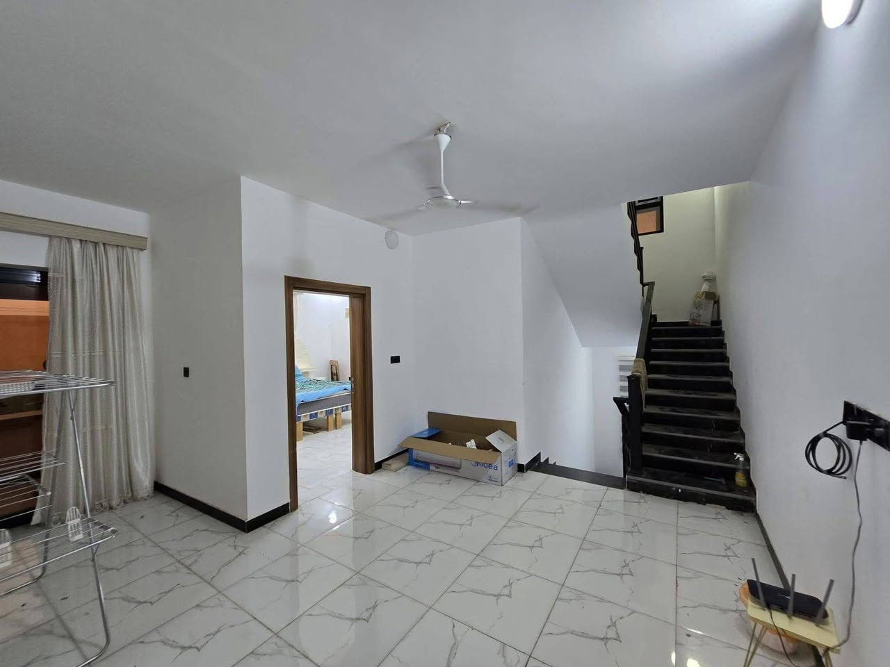 فيلا للبيع٣٦٠ م  مجمع السلام السكني مقابل جامعة الكفيل طابقين شارع ٦٠ ركن موقع مميز كل الغرف نظام سويتات للعلم العقار بأسمي للاستفسار اتصال عالرقم ***********
