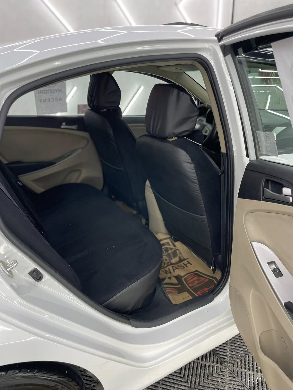 سلام عليكم اكسنت خليجي 2018
فول مواصفات 
سلايد 
لايت عدسه +بكلايت لد 
شاشة وكامره دواره 
دبل قطرة 
4دسك 
سبير منازل وعده كامله 
مفاتيح عدد2 
رقم بغداد 
ماشية 45 حقيقي 
بيها ربع بنيد مصبوغ وربع جاملغ 
السياره مبولشة وعليها طبقه نانو سيراميك 
جاهزة مابيها برغي نقص 
مكانها بغداد العامرية 
السعر 122وبيها مجال شي بسيط للطيبين 
***********
