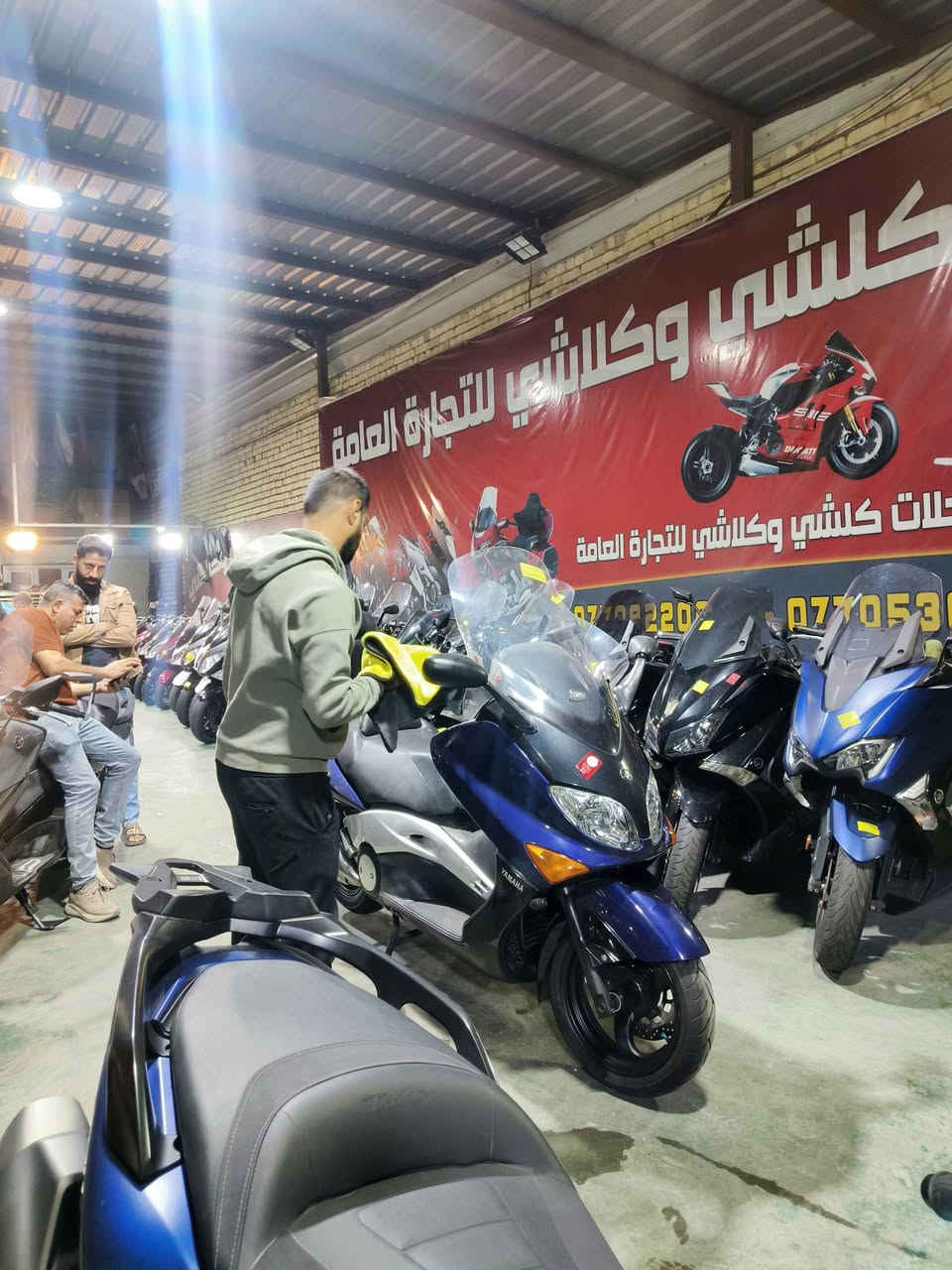 تي ماكس 2007 طالعه من كلشي وكلاشي قبل شهر دراجه نضيفه فول العين تحجي مو اني
بيها كامرات امامي خلفي 
وبيها جنطه ام تجوه
وبيها جامه رياضي مضلع
بريكاتAPS 
وبيها قارئ فولتيه باتري وبنفس الوقت منافذ شحن ودراجه ممشاها 25km نضيفه فول
مكاني بغداد اعضميه +مدينه السعر خاص 
رقم *********** بغداد, العراق
