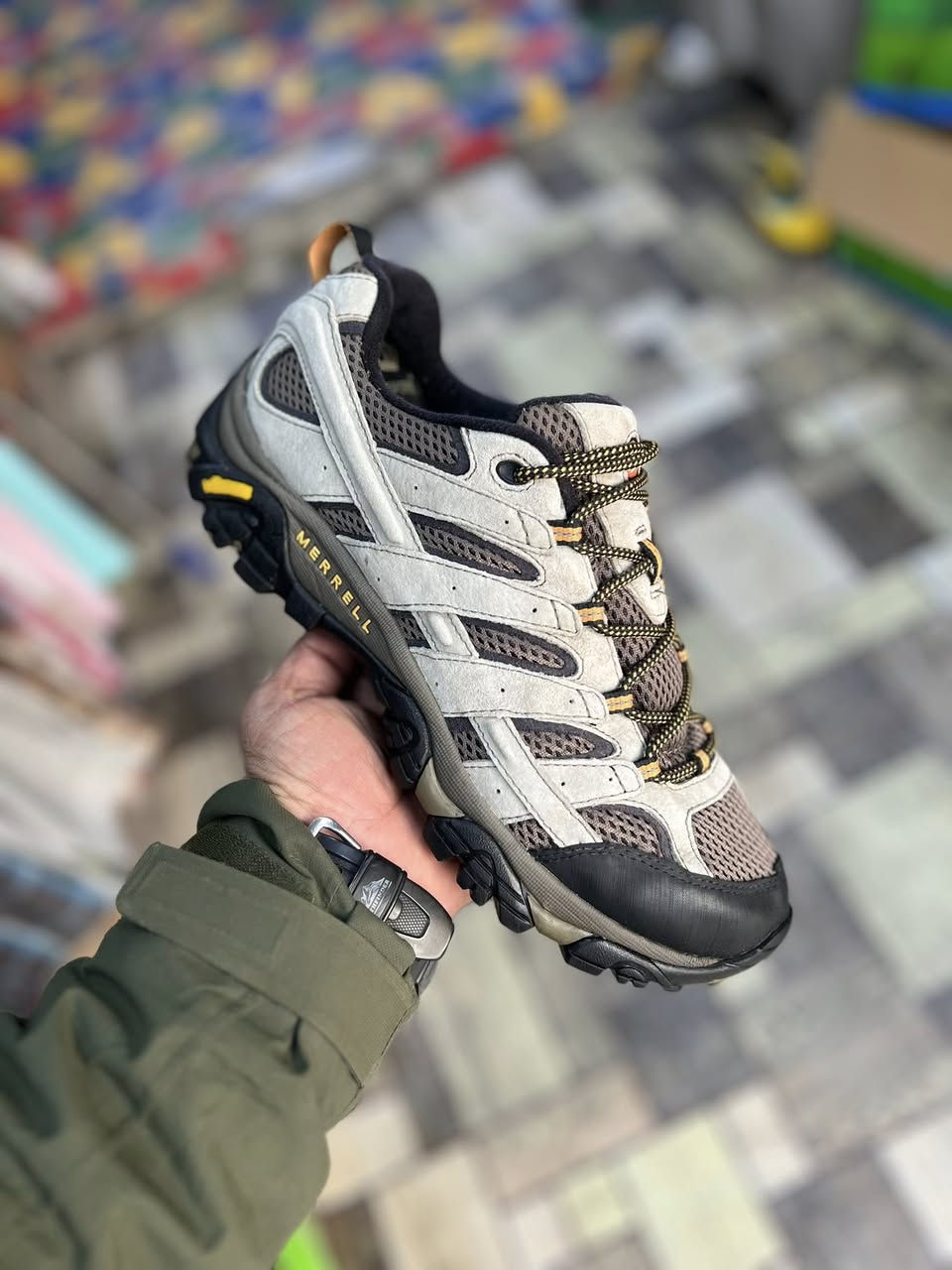 ميرال
بالة اصلي
قياس 43
توصيل جميع محافظات 
واتساب
***********
