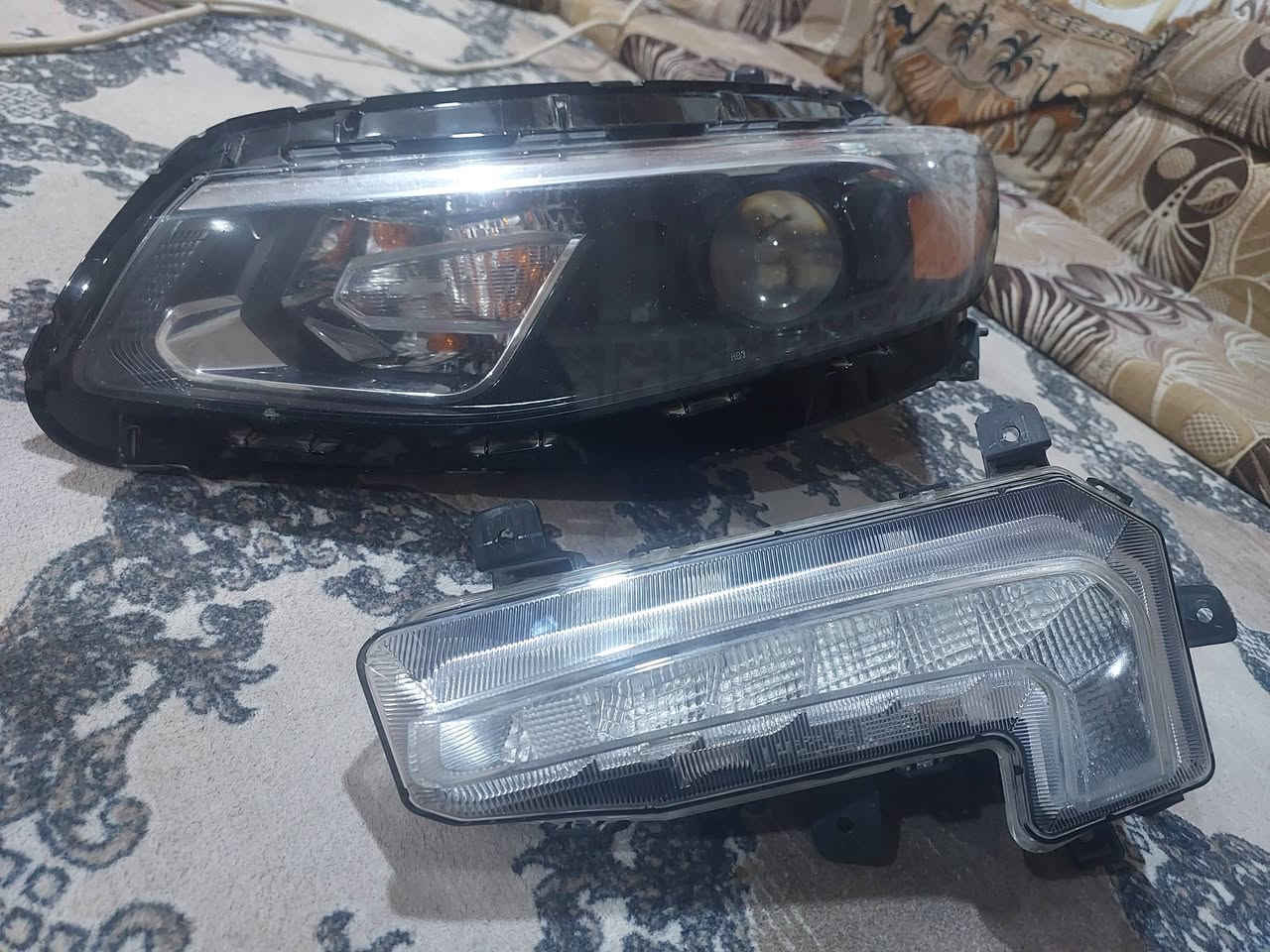 لايت + برجكتر . ماليبو ٢٠١٨ .
الجهة اليسار . للبيع . في البصرة ... 
 للاتصال   ***********
