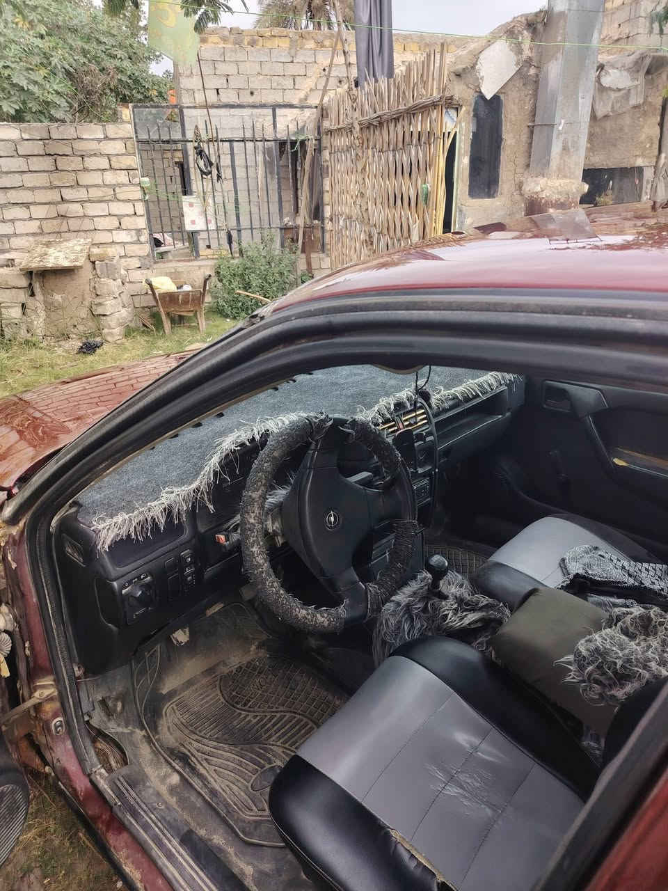 السلام عليكم اوبل فكتره ١٨٠٠ كير ومكينه جدد حداديه ٧٠ بالميه باتري جديد داخل جلد عارضه ٢٩ وبيه مجال شويه للتواصل *********** ديوانيه مهناويه
