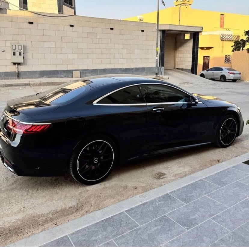 للبيع مرسيدس – Mercedes‑Benz S‑Class Coupe طراز Mercedes‑AMG S63

سيارة فخمة ورياضية من أقوى سيارات مرسيدس الكوبيه.

المواصفات:
 • المحرك: V8 سعة 5.5 لتر عالي الأداء
 • فئة AMG الرياضية
 • نظام إضاءة LED متطور مع كريستالات سواروفسكي
 • مقاعد فاخرة مع خاصية التدليك
 • أنظمة قيادة ومساعدة متقدمة
 • تصميم كوبيه ببابين يجمع بين الفخامة والأداء

السيارة معروفة بقوتها وراحتها وفخامتها العالية.

السعر الرد التلقائي 

📍 الموقع : البصرة


**إذا كنت صاحب هذا الإعلان وتريد حذفه لأي سبب، رجاءا أرسل رسالة إلى الدعم الفني**