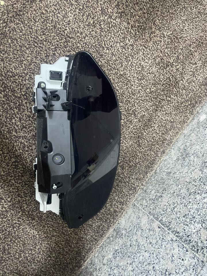 سلام عليكم لايتات تيوتا يارس 2007 و بك لايتات + وساعه السعر ٢٥٠ الف مكاني نجف للاتصال على الرقم ***********
