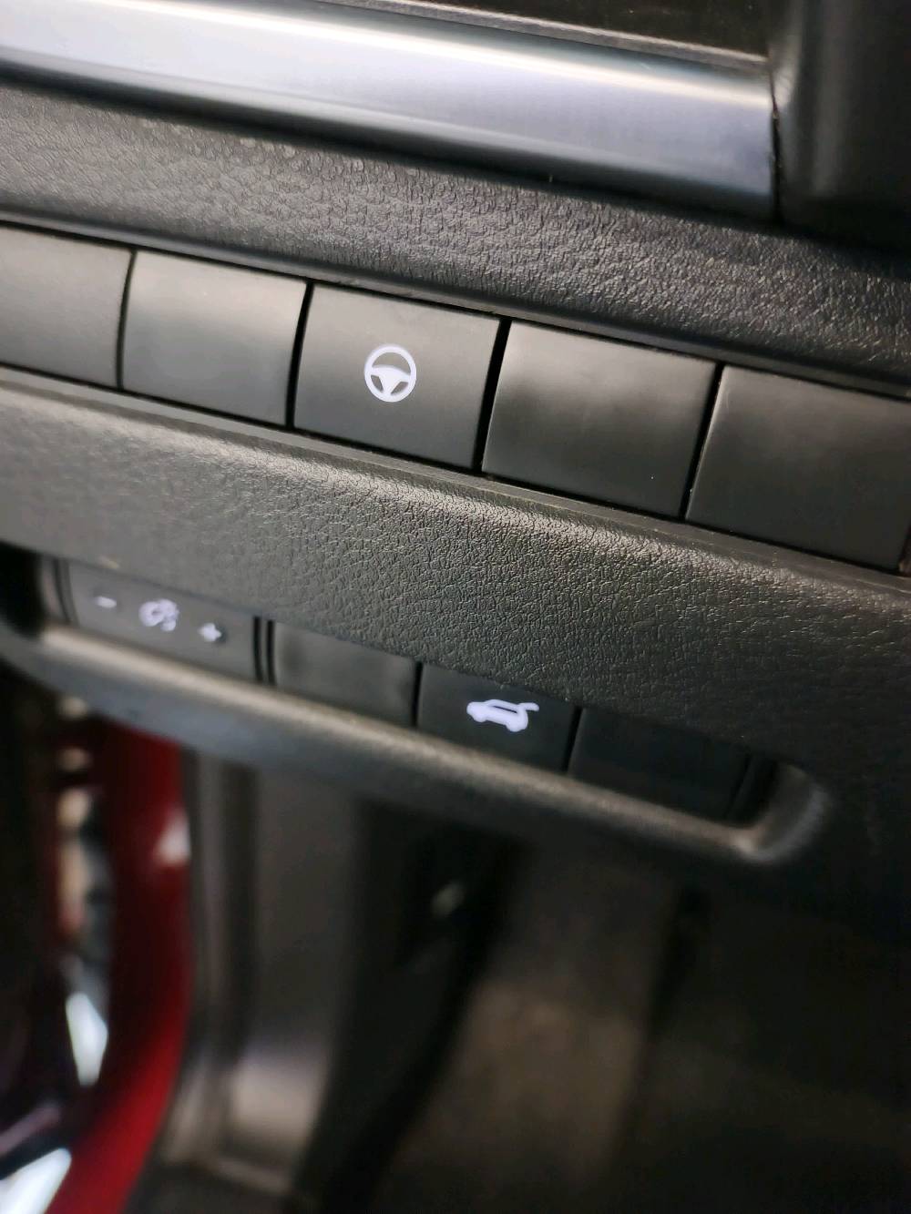 نيسان روج 21 بدون صبغ بدون ايرباك فول فول مواصفات SV فور ويل ***********
مكانها اربيل محرك 4 سلندر بدون تيربو