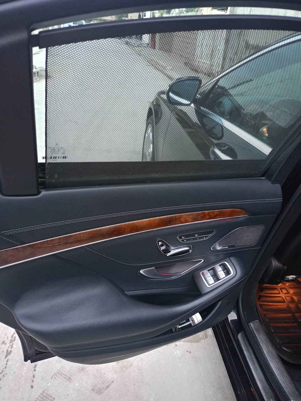 السلام عليكم ورحمه الله وبركاته
من رخصة الادمن 
مرسيدس بنز أس كلاس موديل 15 باب قصير محرك كاز رقم اربيل 
للبيع او مراوس حسب القناعة 
كير ومحرك مكفولات 
صدر أمامي وخلفي مكفول 
تايرات جديدة 
باتري جديد 
ويل مايباخ 
بانوراما 
أبواب شفط وصندوق شفط وكهرباء 
بردات خمسة 
مرايات كهرباء وشفط وترحيب 
لايت زينون متحرك داينمك 
مودات قيادة 
قيادة ذاتية 
ناظور ليلي 
جكات تصعد وتنزل 
شفتات استيرن 
مقاعد جلديه وكهرباء وخزن وتبريد وتدفئة اربعتهم 
إنارة محيطية متعددة الوان 
مكان السيارة بكركوك 
السعر 335
***********
