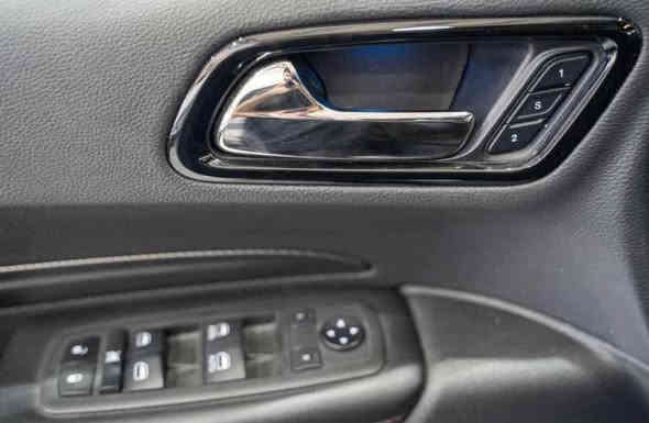 المواصفات :
▪️السيارة: دودج دورانكو GT رقم بغداد الماني مشروع وطني بسمي
▪️الموديل: 2021
▪️المحرك: 3.6L (ستة سلندر)
▪️العداد: 91الف كيلو
▪️حجم الويل: ويل كب اسود حجم 20
▪️لايتات زينون مع حاجب LED
▪️كشافات دعامية LED
▪️بصمات عدد 2 للأبواب مع بصمة تشغيل
▪️كامرة خلفية دوارة اصل مع الستيرن
▪️گير شفتر بالستيرن
▪️شاشة الدشبول حجم كبير
▪️كشنات السيارة جلد ومخمل اسود اصل
▪️تحكم فول كهرباء لكرسي السائق
▪️گشن ذاكرة (خزن ميموري) لكرسي السائق
▪️ثلاث قطع تبريد
▪️تدفئة للمقاعد الأمامية
▪️تدفئة بالستيرن
▪️جنطة كهرباء
▪️تشغيل عن بعد
▪️نظام اوتو ستوب Auto stop 
▪️سستم صوت
▪️اشاير بالمرايا الجانبية
▪️تحكم ستيرن جهتين بلوتوث وحاكية وكروس سرعة وتحكم صوت 
▪️نظام ABS مانع انزلاق

‭0781 306 1108‬
