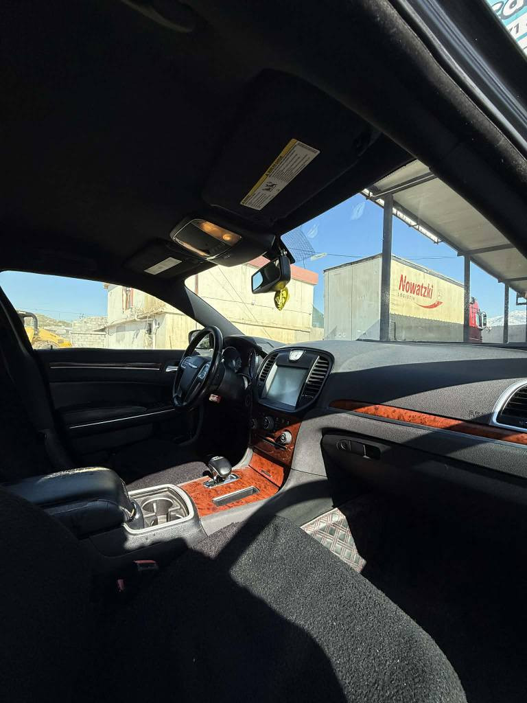 کلایسلەر ئۆباما 2012 بڕاوەی دوبەی
شاشە گەورە
گێڕ ماوس
بەسمە
کوشن جڵد 
ئاوێنە کارەبای و هیتەر
ناو و دەری لۆک 
تایەو ویل لۆک
یەک چەمەلۆغی  پەمپی ئەورپا
سەیارەکە زۆر پاک ماوەتەوە 
 سەید سادق بنجوين, السليمانية


**إذا كنت صاحب هذا الإعلان وتريد حذفه لأي سبب، رجاءا أرسل رسالة إلى الدعم الفني**