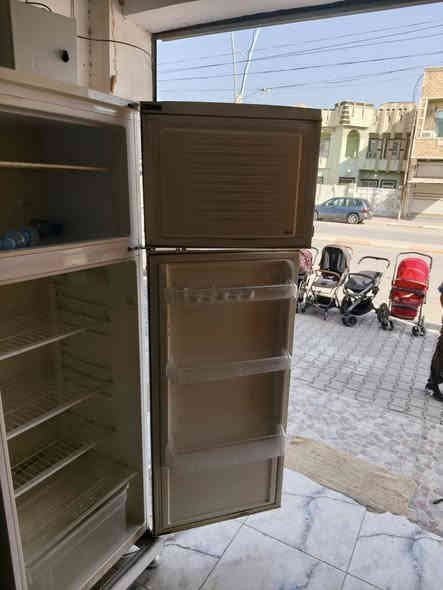 سلام عليكم ثلاجه حيل جديده شرط شركه ماطور غاز شركه ما مفتوح بيه برغي شغاله فول المكان تكريت القادسية قطعه 500مجمع الطبي السعر 200وبيه مجال 
***********
