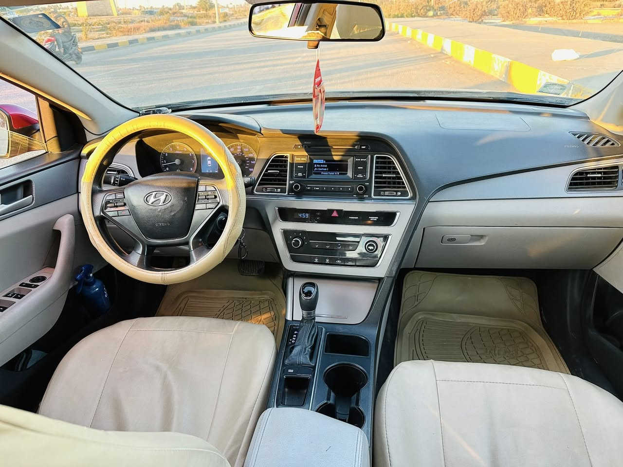 السلام عليكم سوناتا 2015 للبيع وارد امريكي 
حادثها فقط بنيد صور الحادث و السونار مرفق مع الصور ماشية 95 الف
كير مكينه حدادية  مكفولات 
تبريد ثلج (سياره ما ناقصها شي)
رقم بابل باسمي تحويل مباشر  
مواصفات 
3 انضمة قيادة
تحكم ستيرن جهتين 
نضام تقليل صرف Eko
مانع انزلاق 

السعر 125 
(فقط بيع من دون مراوس)
مكان السيارة بابل /حله  للاستفسار 
‏‭0782 533 2141
ملاحظة(غير متواجد على الفيس اتصل واني بخدمتك)
