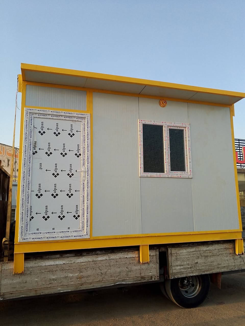 السلام عليكم ورحمة الله وبركاتة نعمل كرفانات جديد حسب طلب بجميع القياسات شغل درجه  التواصل خاص او واتساب أو على الراقام ***********///*********** الجميع محافظة العراق 🇮🇶
