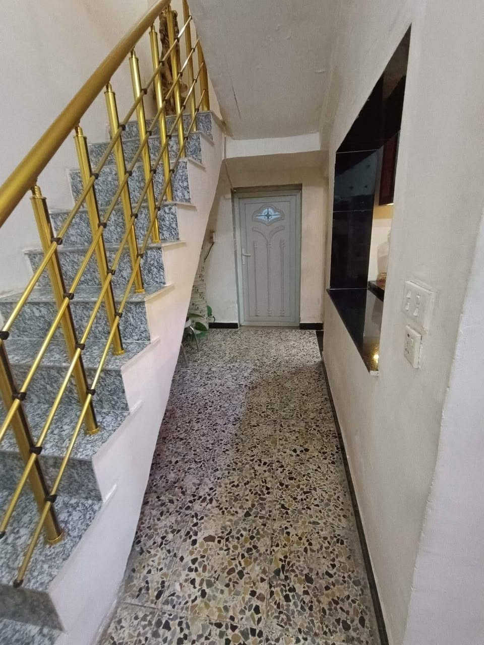 السلام عليكم

خلفيه للبيع المساحه 65 متر طابقين ((واق حال ))
نضيفه كلش التفاصيل موجوده الصور 
اي ستفسار موجود عل فيس 
العنوان الشعله قطاع الثاني خلف البانزيخانه


**إذا كنت صاحب هذا الإعلان وتريد حذفه لأي سبب، رجاءا أرسل رسالة إلى الدعم الفني**