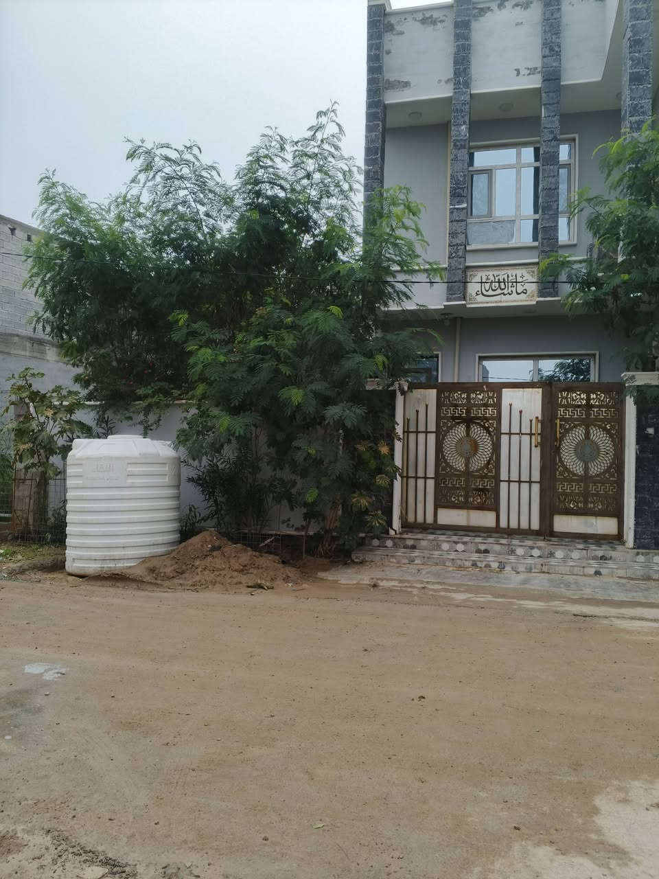 للبيع منزل مساحته 230متر واجهه 14مترخدمات كامله ***********
