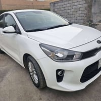 كيا ريو موديل 20 وارد خليجي ماشيه 71 بيها طخه بسيطه من جهة الراكب وبال...