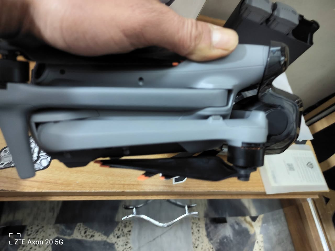 السلام عليكم 
dji.  AIR3. KOMPO 
اير ثري كومبو جديد ستعمال فحص ففقط 
طايره 3دقايق مو اكثر 
جدددديد 
ملحقات كامل مثل مموضح بصوره 
كومبو 
السعر مليون 850 
مكاني بغداد الاعضميه 
توصيل جميع محافضات 
***********
شباب اني ماطلع درون اذا ماستلم عربون عليهه 
بدون إخراج 
والي ميثق بيه ليشتري مني 
تحياتي
