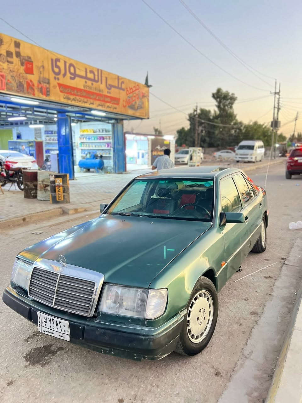 السلام عليكم 

بدون ضربه وشواصي ولغود وخياسات

قواعد كفاله بشرط بلادي ولتقارنها بالتعبانات رجاءاً سياره مصروف عليها 
سياره بيها منظومة غاز يعني أنسى صرف تريد بانزين تريد غاز. 
مارسدس دب E 300 موديل. ٨٨ اصل 
كير ومكينه كفالة جديدة 🆕 
مكينة .3000 جديدة كلش كفالة تشك الكاع شرط 
تبريد شغال 
تخم تايرات جديد 🆕 
باتري جديد 🆕 
سلايت شغال 
تخم اشاير جديد 🆕 
تخم مازدات جديد وزنون 
ادامة كامله المكينه كلها 
حداديه كامله للخير نقص برغي مابيها
كهربائياتها كلها شغاله كامله كلها 
السيارة جاهز ومابيها كل نقص الحمدلله 
تحويل مباشر بشرط بسمي رقم بغداد 

مكاني كربلاء 

والسياره بالحقيقة احلى من الصور بهواي
وتجي وتشوف بعينك وتقتنع 
السعر 51 وبيها مجال للشرايً 

***********
أدمن وافق بلا زحمه ممنون 🙏
