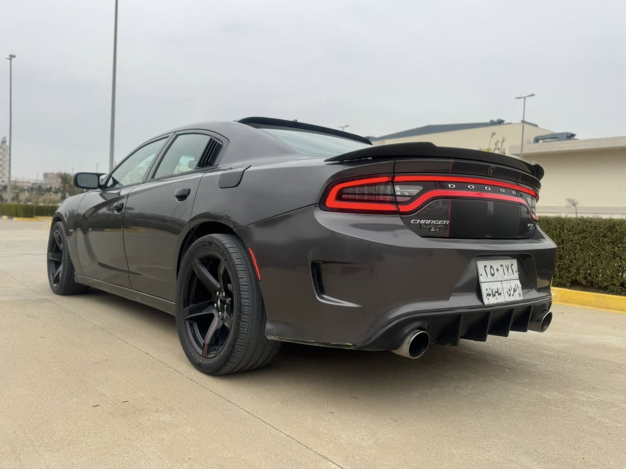 (﷽)
للبيع 
موديل 2018  R/T 
محرك 5.7  🚀
شاشه جبيره  car play - شفتات ستير 
كشن كهرباء كشن تدفىه 
بصمه بيبان - تشغيل بعد 
حساسات خلفيه 
بنيد SRT  + بنيد بلادي هم ويا بدون صبغ البنيد 
والدعاميه هم وياها بدون صبغ 
وياله وتايرات تخم جدد + جنح خلفي 

مابي نقص من كل النواحي
كير محرك اكسل شرط وضع البلاد برغي ممفتوح بيهن 
كهربائيات شرط ولاكلوب يشتغل بسياره 
حجر بيئه شرط ع فحص بلادي 100/100

ملاحضه - بدون صبغ السياره حادثه دعاميه امامي فقط ايرباك طاك وراجع سستم 
رقم الشاصي موجود والي مكدر يطلع صوره يجي خاص ادزليا لان متطلع اله بفلوس 

ماشيه 64 الف ميل 
هزه جديده تحويل ثاني يوم اجي ابصملك 
مكان السياره سليمانيه 
سعره 188 ورقه 
***********
