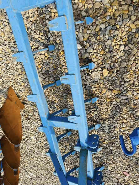 السلام عليكم للبيع خرماشه حجم (4) متر عمل دراجه اولى حديد ثقيل شرط تكرب جلاد العنوان واسط الزبيديه للستفسار اتصل ***********
***********
