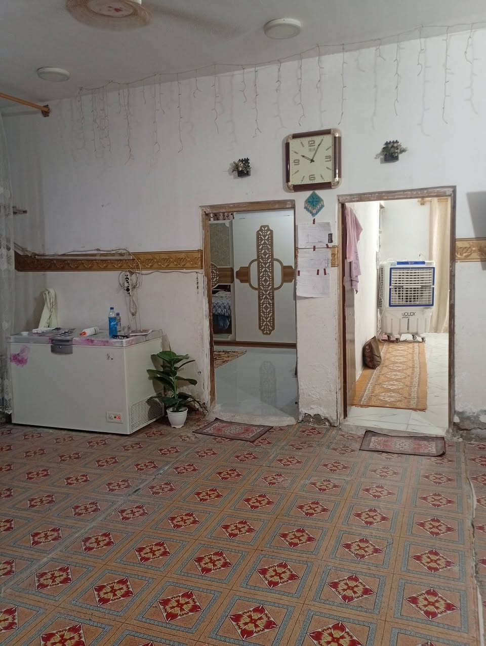 السلام عليكم بيت + قطعه مساحة 500 رگن 📍 نواب الضباط قرب مدرسه القلم الشارع العريض للاستفسار ***********
