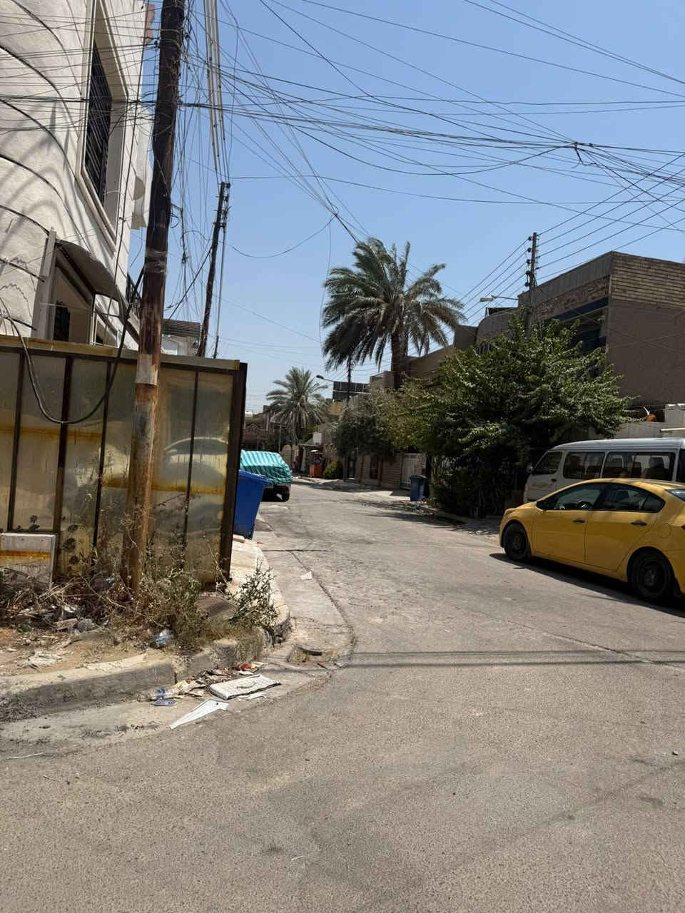 السلام عليكم الإيجار الايجار يوحد لدينه مشتمل 50متر في منطقه حي الجهاد الخارجية يحتوي غرفتين نوم وصاله ومطبخ وخدمات هاتف ***********
