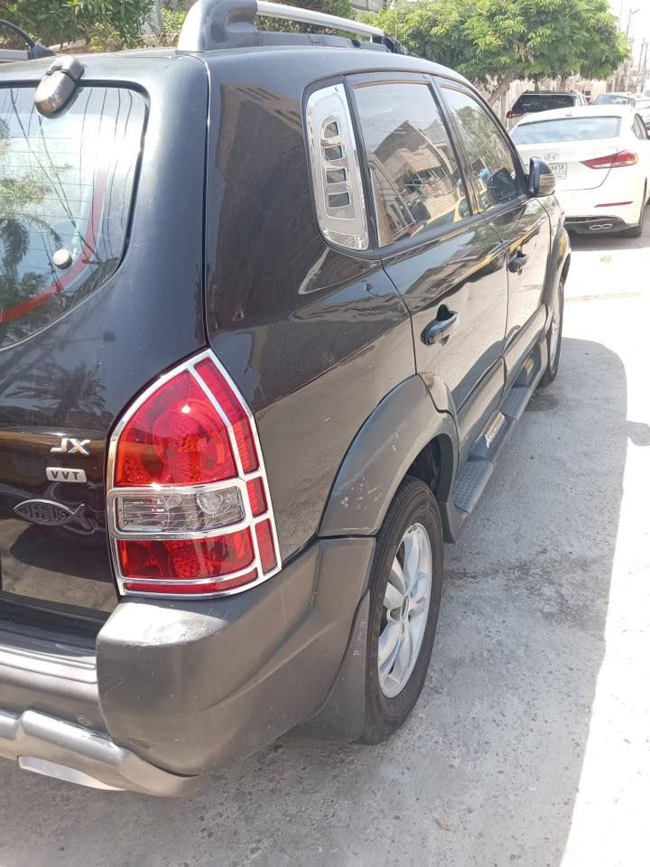 السلام عليكم توسان 2009 خليجي
سيارة بأسمي الرقم بغداد حلو (اربع ارقام) دولي مشروع وطني- هزة جديدة
 سيارة خير من الله واحلى من الصور جاهزة وترايك وين ما يعجبك
بيها قطعة واحدة صبغ بس البنيد بسبب جراد بدون تبديل{ السونار مرفق مع الصور بالمنشور} 
 كير /محرك/ تبريد /صدر خلفي امامي/ تخم تاير ويلكم/ دوشمة نظيفة كله بشكل ممتاز 
المواصفات:  المحرك اربعه سلندر- دوش المرغوب
 الداخل مالتها اسود 
مكاني بغداد
 السعر المطلوب50 ورقة وبيها مجال للشراي

للاستفسار التواصل على الرقم ***********
