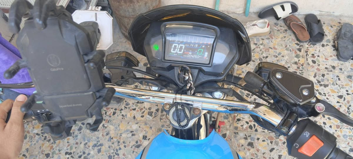 سلام عليكم دراجه ايراني 5 كير محرك 200cc  الدراجه خير من الله  والنضافه مثل ما تشوف اغراضها كلها بلاد   والدراجه بل حقيقه احلى  الدراجه مديل 2024  نضيفه الى ابعد الحدود العنوان بغداد  حي ارو  السعر750. او مراوس بسونك حسب القناعه  واتساب *********** متواجد
