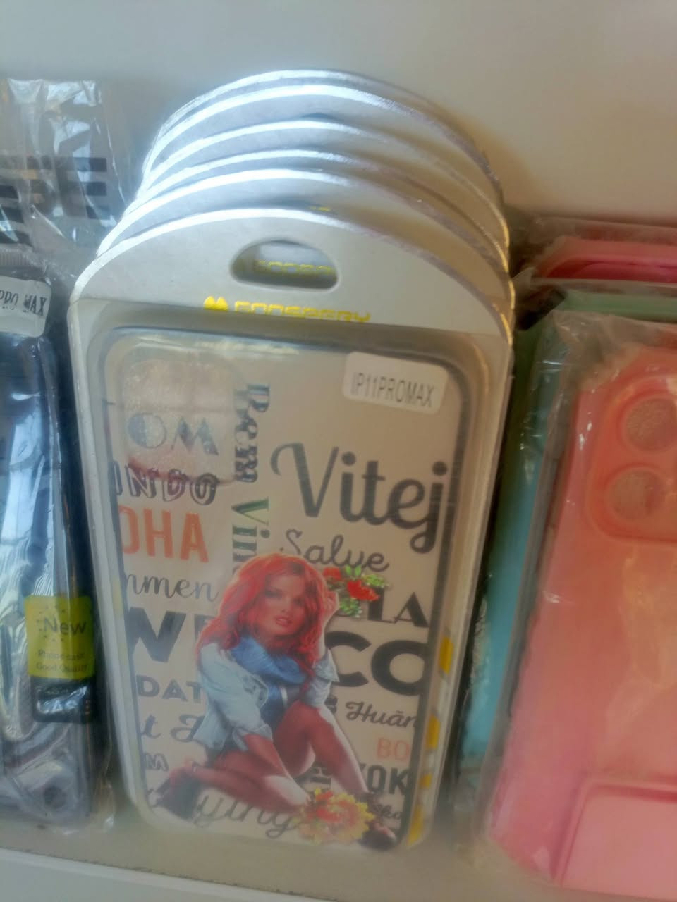 سلام عليكم عندي شلعه كفرات تقريبأ 1000كفر او ازيد واكثر من 80ايتم ايفون بيهن ما يقارب 300كفر او ازيد ابيع شلع على 200دينار اليريدهن يتصل او يراسل واتساب ***********
