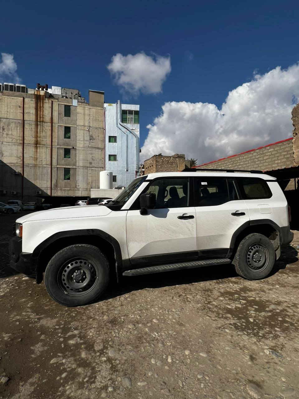 السلام عليكم
اعلان بيع 
تويوتا برادو 2025
صفر شركة ساز 
مواصفات اعتيادي 
ماشيه 2500 كيلو فقط يعني صفر 
مرقم وجاهز للاستفسار الاتصال
***********
