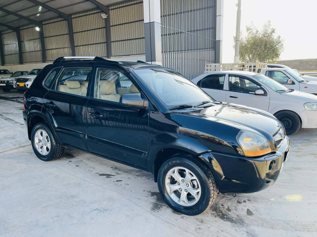 هۆندا تەکسۆن مۆدیل٢٠٠٩ بۆ فرۆشتن غازو بەنزینە
مواسەفات ABS ناو زەردە قوفل مەرکەزیە گێر تۆماتیکە 
دەرگای سەکنی پێشەوەی بۆیاغە دیاریم کردوە  بێ دەعم و لێدران غازی تورکی بۆ بەستراوە  گێرو مەکینەو تەبریتی بەشەرت 
چوار تایەی تازەیە سەنەوی بەسەر چووە
نرخی ٩٨ گەڵاو کەمێک مامەڵە
ژ.م:*********** كويسينجاك, أربيل
