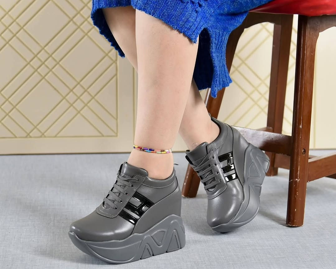 رياضي كعب داخلي ارتفاع 11cm الاكثر راحة 
Size 36 37 38 39 40 41 
للحجز مراسله الصفحة او الوتساب *********** 
يوجد خدمة توصيل لجميع المحافظات
