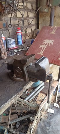 منكنه حديد قديمه حجم 5نج ام نجمه  تفتح 13سانتيم  عرض فج 10سانتيم  0771...