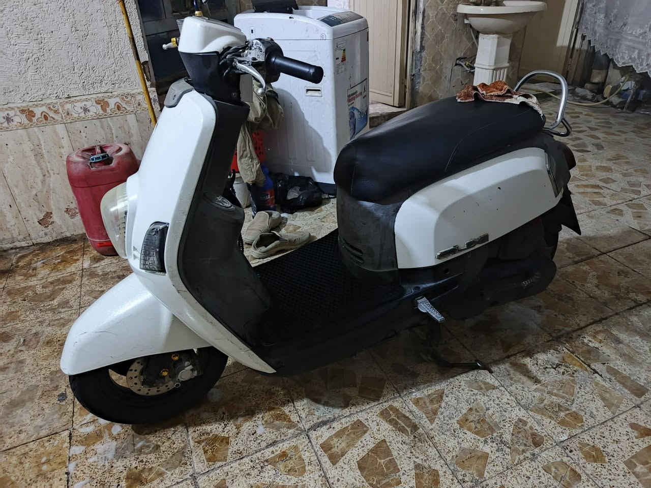 السلام عليكم
دراجه بوليس للبيع حاويه الوصل موجود مجمع الزيتون مكينه ناعمه  دراجه خير من الله مشي ومعدل حلو 
***********
