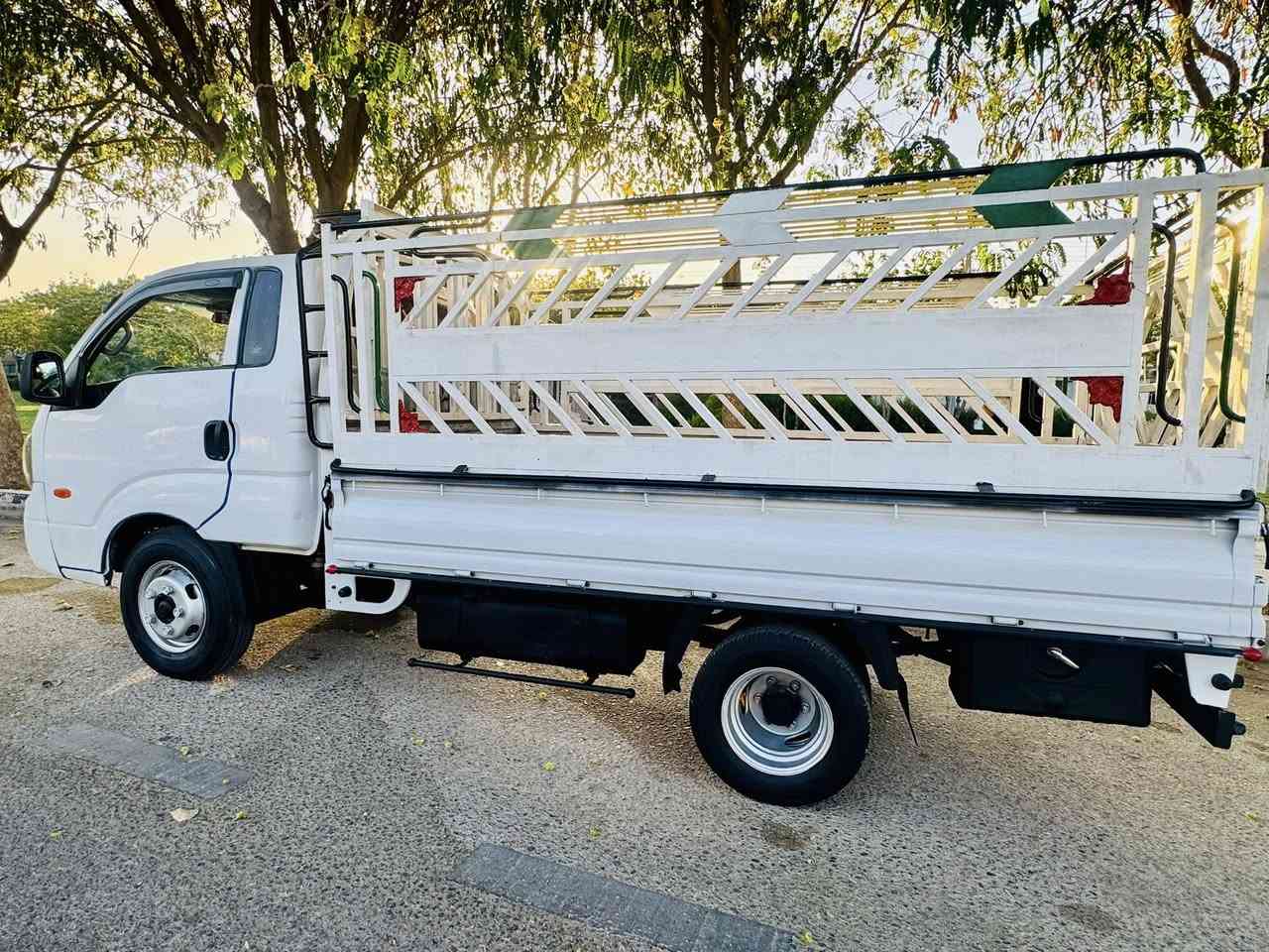 کیا دوتەنی 4000 S مەکینە رەش  سوپەر مودیل    ٢٠١٠
پینج دوکمەی دەبل سەلە 
براوەی جاکراوەتەوە 
جەمجەی جەلال حەداد
برێکی بەسراوە 
تایەو ویلی ١٤ 
سنوق و تانکی ئاو 
کارەبای بەسراوە 
گیرو مەکینەی بەشەرت 
تومار کراوە 
کامل جایز بو ناوئیش 
***********
شوینی »کـــەلار
