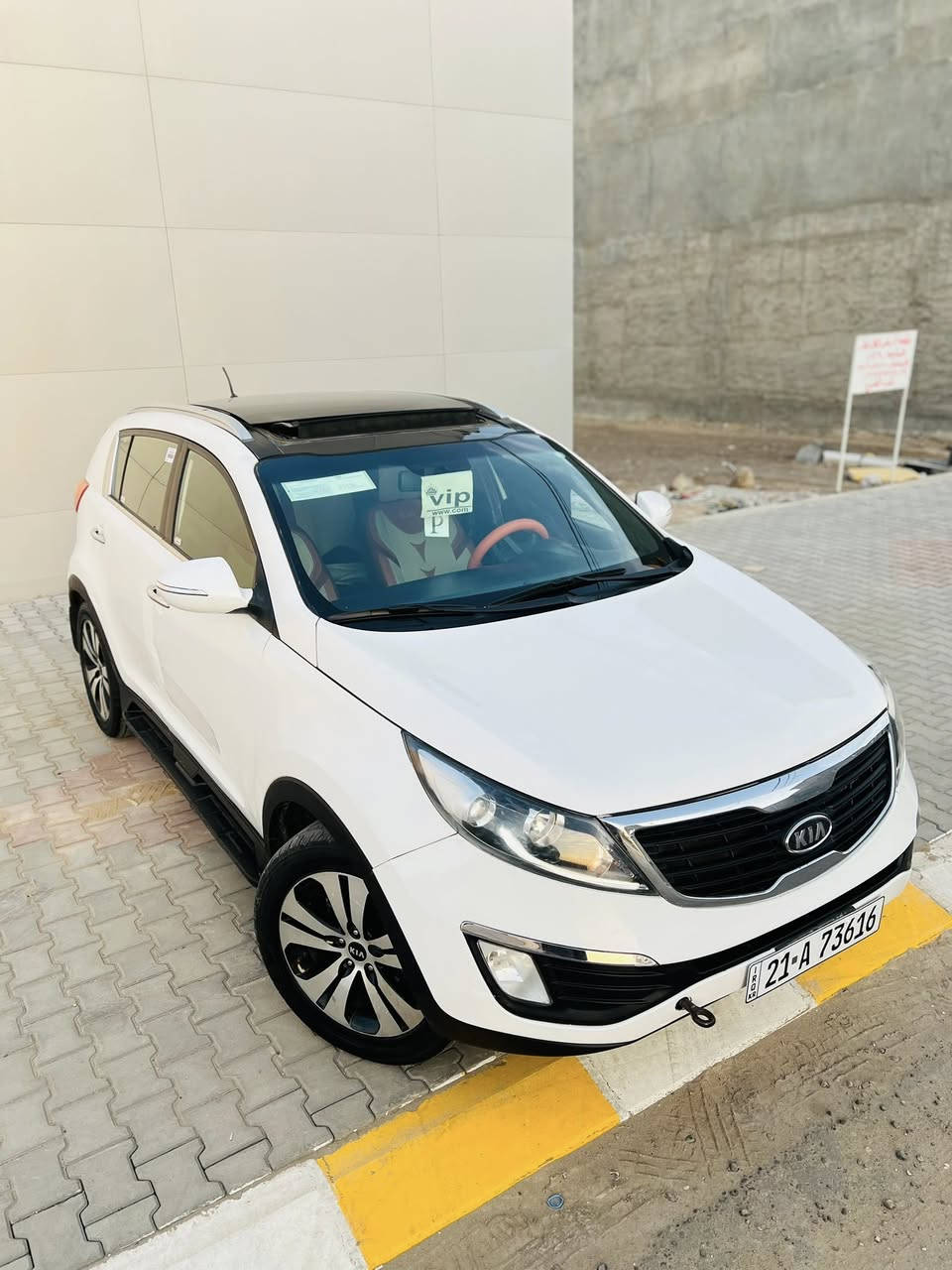 سلام عليكم
 كيا سبورتج موديل 2011 خليجي لون ابيض ثلجي رقم سليمانيه دولي سنويه لل2030  هزه جديده باسمي شرط التحويل ✅
السعر (127) وبيها مجال
محرك 2000 دوش المرغوب محرك وكير شرط
فول مواصفات 1/1
سقف بانوراما سلايت روف
كشن كهرباء 
تحكم ستيرن جيهتين 
بلاجكتور بلادي
داخل مشمشي
لد امامي
كامره خلفيه
تبريد لمس 
مرايه شفط 
ويل كب كروم فراشه 
يدات نيكل بلاد
السياره جاهزه من كلشي تبريد تدفئه صدر جديد 
السياره بيها (بابين وجاملغ صبغ بدون حادث بدون دواخل شخط ومصبوغ )
مكان السياره تكريت📍
***********
