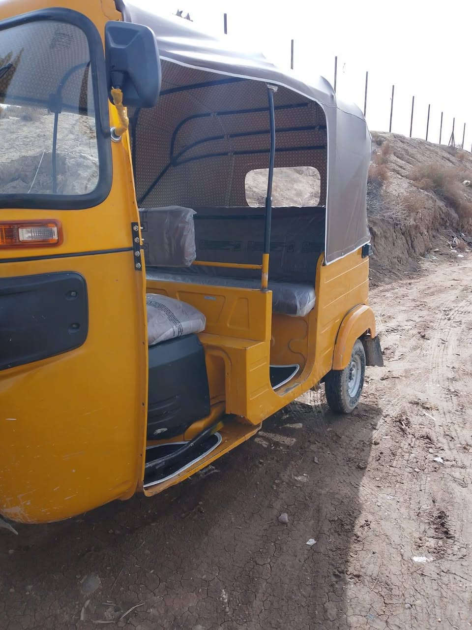 سلام عليكم تكتك  البيع موديل 2020 شهر 12 رقم بغداد تحويل ثاني يوم تكتك. بلاديه لا ضربه ولا صبغ مكينه و اكسن نضاف سعر 6  و ستميه وبيها مجال الطيب بكان بغداد سيطره الشعب رقم الهاتف***********
