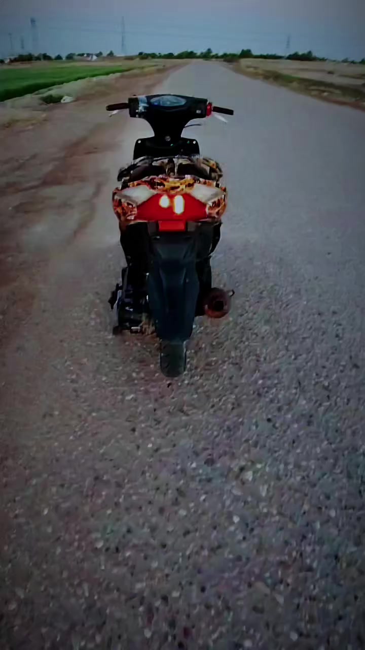 السلام 
السلام عليكم دراجه سكنز للبيع نظيفه وما بيها شيء بس الكابريتا مالتي وسخه المكان البصره القرنه الثغر السعر 170 وبيها مجال للطيبين التواصل على هذا الرقم واتساب ***********
