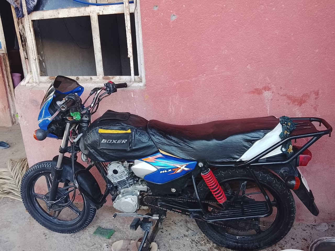 دراجه بوكسر البيع العنوان الهوير منطقة الخاص دراجه نضيفه فول المعرفه باقي تفاصيل اتصل ع الرقم ***********
