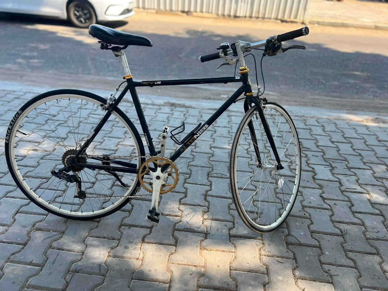 سلام عليكم شباب بابيسكل c700 للبيع ياباني حاويه غير مستخدم   كله بلادي من تاير التاير تجي وشوف بعينك ماركه مالته معروفه ALTON BIKE المعروفه معدن البايك انمنيوم وزنه خفيف جدا  الكير مالته 8 من شركه اسرام. كذالك العكرب هم شركه اسرام بايك كله بلادي ويخبل كل نقص مابي  
اي استفسار تصال 
***********
مكاني بغداد
