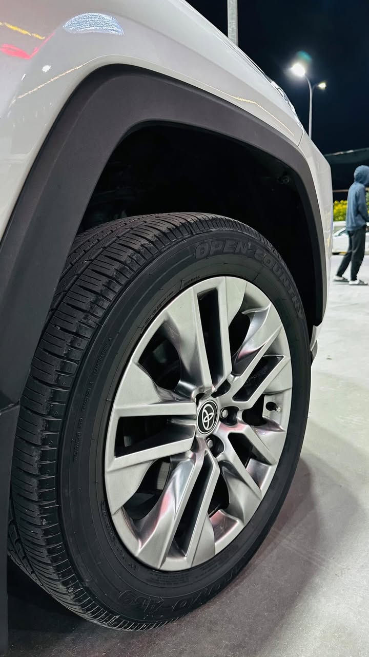 لتقارن سعرهة بل هايبرد لو لتجميع لصيني سيارة بانززززين السونار مرفق وية لصور راف فور موديل 2024 محرك بانزين 2500 وارد امريكي  دخول جديد قبل شهر رقم وهزة كاملة 
ماشية فقط  7000 ميل🔥 بدون ايرباك بدون قطرة صبغ بس بارد بدون اي تبديل راديترات بلادية غار تبريد لبلادي حادث لسيارة موضح بصور وصور لمزاد هم مرفقة وية لصور
✅ويل كبير 19🔥
✅بصمة تشغيل
✅رادار امامي
✅توقف ذاتي
✅رادارات جانبية
✅اوتو هولد
✅كشنات جلد
✅اشاير بل مري
✅كرسي السائق كهربائي
✅كرسي خزن ميموري
✅تدفئة مقاعد امامية
✅رادار مسار
✅فحص ظغط الاطارات
✅تدفئة ستيرن
✅صندوق كهربائ
✅قطعتين تبريد
✅منافذ شحن 
✅النقط العمياء
✅اكزوز مثبت سرعة
✅تحديد مسار
✅هاند بريدك دكمة
✅فتحة سقف طكتين
✅تلث وضعيات قيادة 
وبعد مواصفاتهة لمعروفة
تبريد لشركة بعدة نفسة راديترات نفسهة  ممبدل ايشي بيهة بس لدعامية لامامية مبدلة اصلية نفس اللون 
ولماصدات نفسهم لاصليات مصلحات ولباقي لبارد مبين بل صور

رقم لسيارة بغداد باسمي تحويل ثاني يوم 
سعر لسيارة280 وبيهة مجال
كلشي موجود بل سوك وكلشي بسعرة وكلشي ومواصفاتة سيارة حتة مماشية بنسبة لموديلهة لميعجبة يتخطة المنشور ونشاءلله تلكة لسيارة لتناسبك اما لتعليقات لتافهة وليكسر  بحلال لناس وهوة فلوس لويل مالتهة ماعندة ويضل يسملت هنا اهينة تحياتي للجميع❤️
للاستفسار ***********
