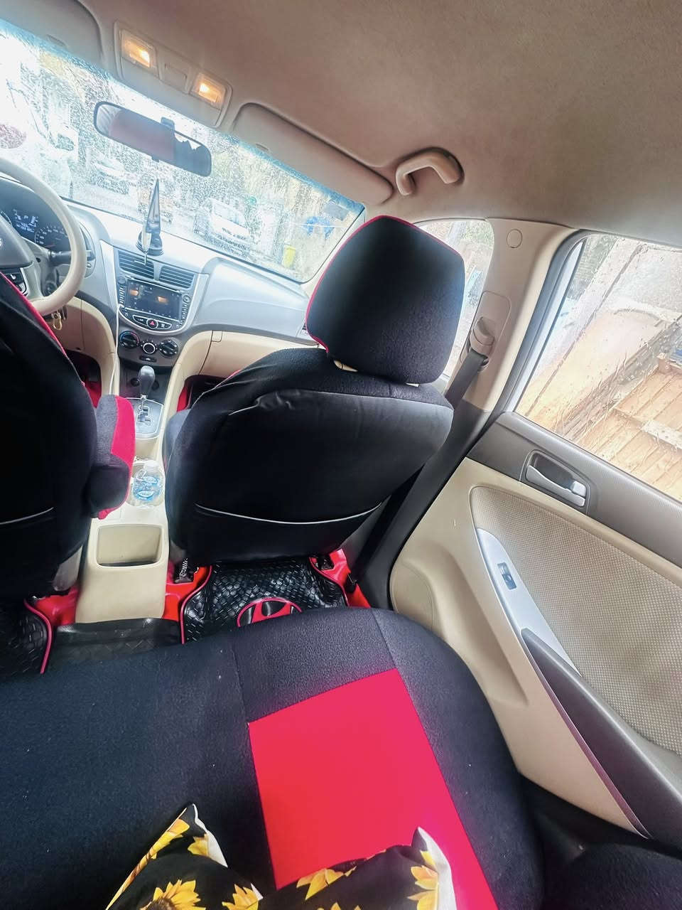 اكسنت 2013 خليجي
كير مكينه حداديه ابلادي 
حداديه جديدة
السيارة نضيفة 
ماشيه ١٣٣ كيلو 
تبريد خير من الله
وجاهزة متصرف عليهه شي 
من دوشمة من تايرات 
تغليف جلد الارضية 
شاشة اندرويد 
كله جديد 
جاهزة من كلشي 
العنوان بغداد 
رقم بغداد جديد 
تحويل نفس الوقت 
شارع الربيع  او الكاظمية 
السعر 98 
بيها مجال بسيط
***********
