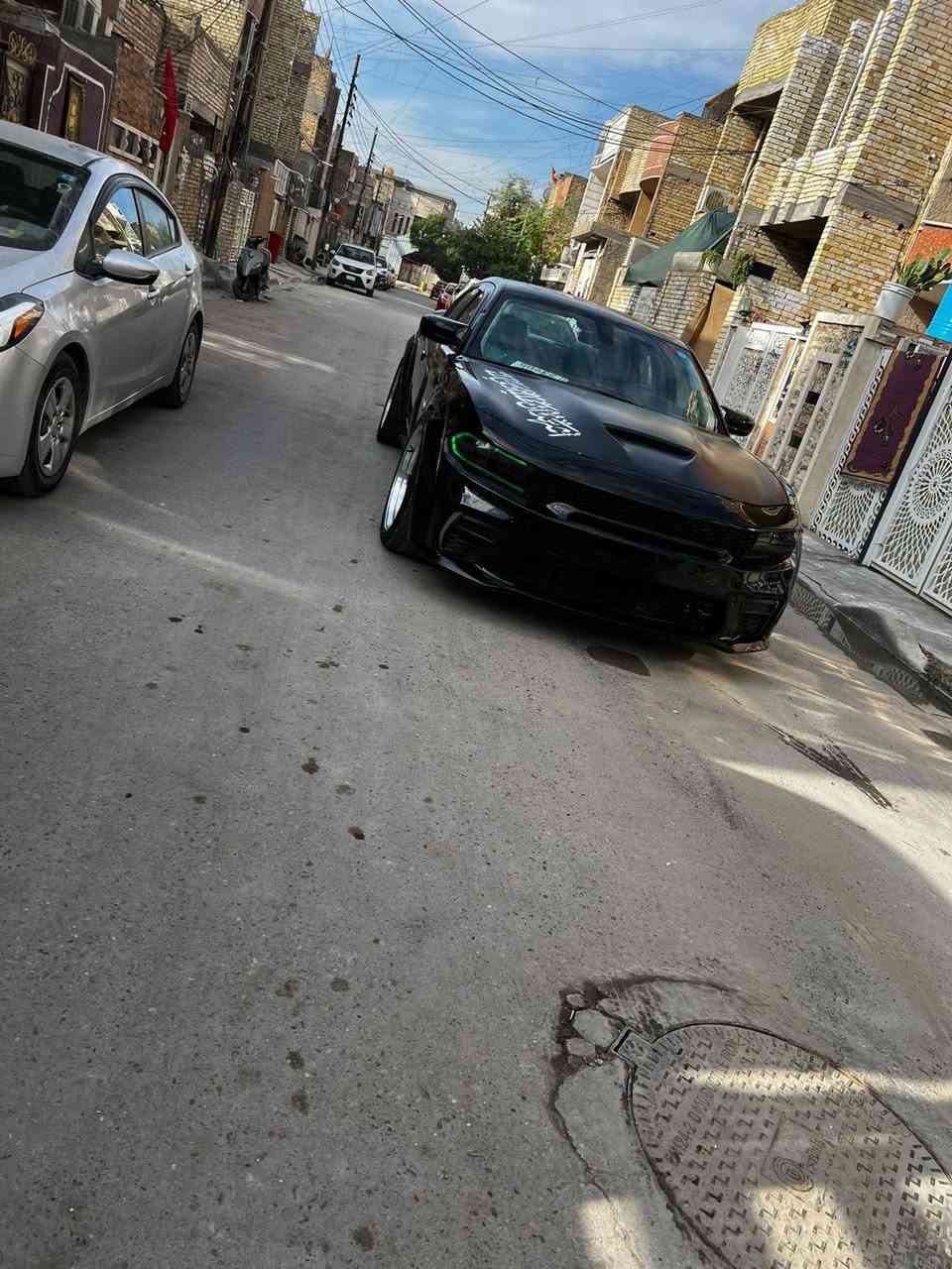 سلام عليكم *********** تصال وات ساب 
دوج جارجر مديل15راتي 5700 فول للخير عدا رادر امامي
سونار منشور  مع صور. سيارة مال جناي  
صدر جديد امامي خلفي صار 4ايام من مسويهن 
عليها كت وايد بدي 
وعليها دركة ار بي
عليها نانو سيارميك. ضمان 2سنة
عليها كزوز جديدريمونت شركة امريكية صوت حلو
ويل جديد مصار شهر من شادة 
غرفة جديدة يم حسين شمارة 
سيارة هواي بيها شغلات.تحديث. 
سعر 169بيها مجال 
مكاني بغداد الشعب
